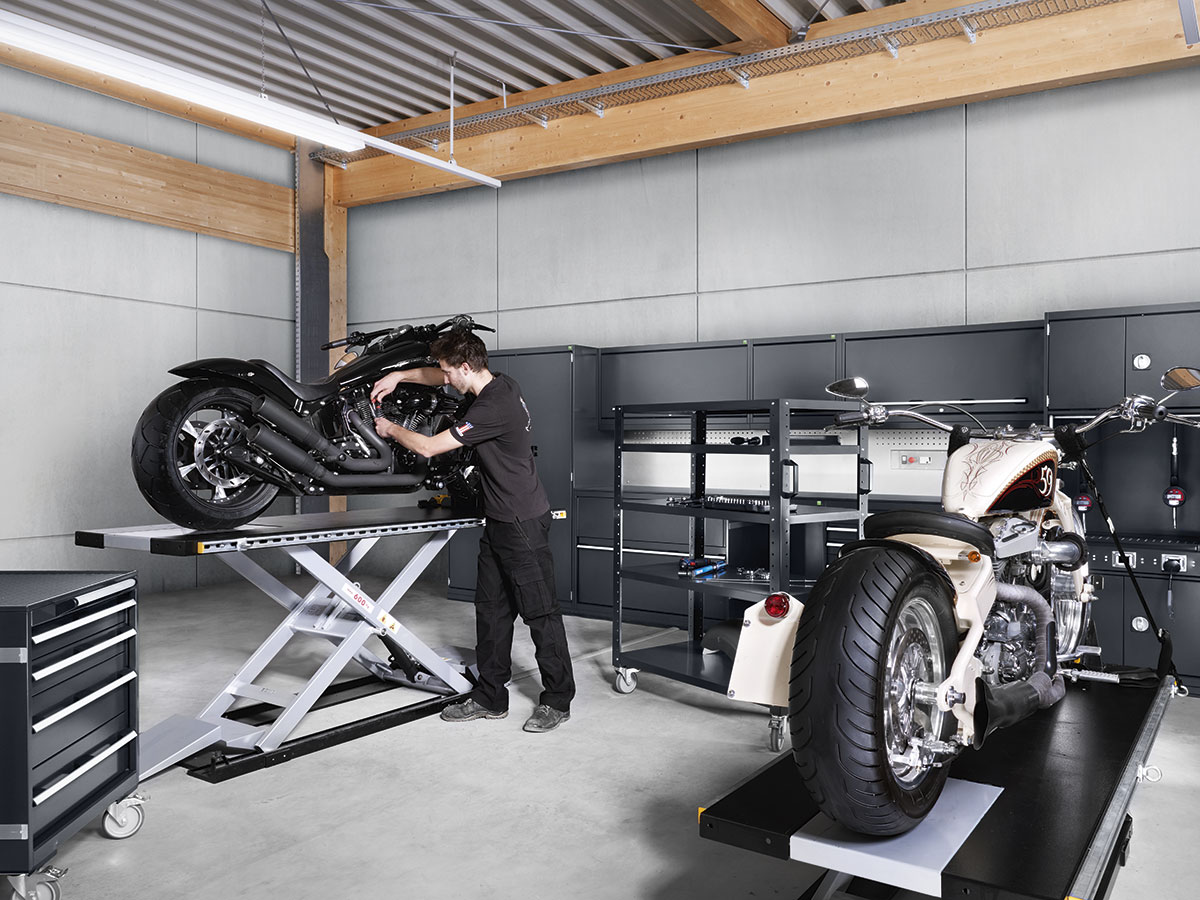 Attrezzatura e accessori per l'officina di motocicli